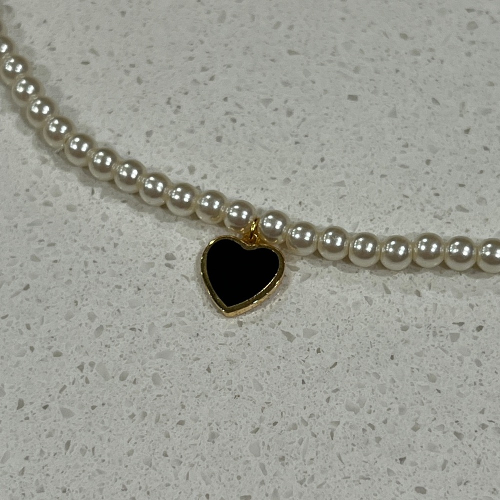 35J. Elegant Pearl Necklace with Heart Pendant